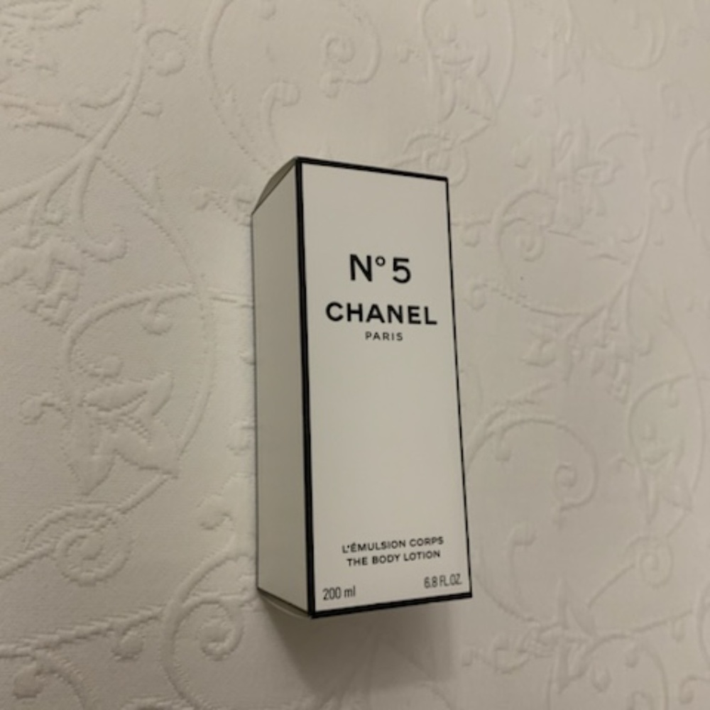 CHANEL empty Gift box, black and white